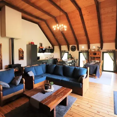 Maison De Charme Avec Vue Panoramique, Jardin Et Parking Prive - Fr-1-742-305 * Le Falgoux