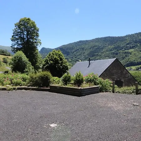 Maison De Charme Avec Vue Panoramique, Jardin Et Parking Prive - Fr-1-742-305 * Le Falgoux